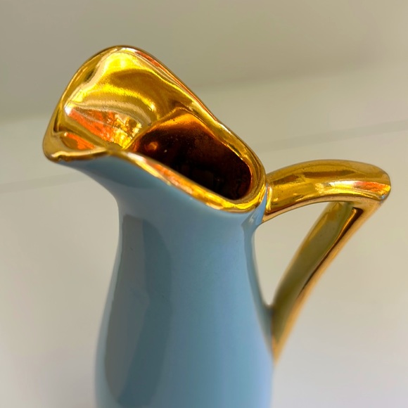 VTG small carafe Vase, Blue Ceramic with gold accent - Picture 3 of 10